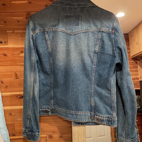 Levi’s Jean Jacket! - Picture 2 of 3